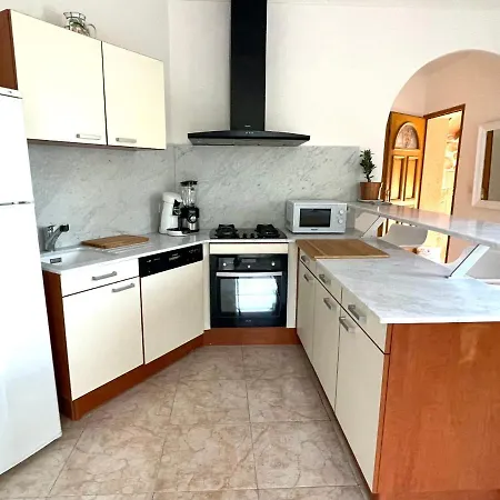 Domaine De Saxe-Roux, 2 Bed Cottage, Sauve *