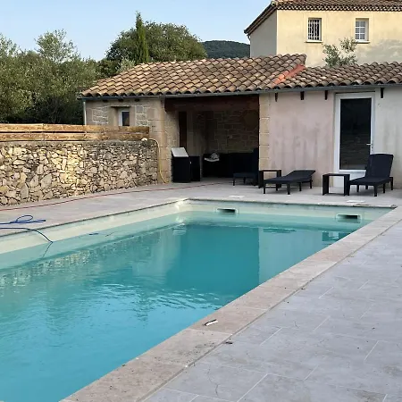 Captivating 2-bed, 1 Bath Cottage, Private Garden & Shared Pool In * Sauve