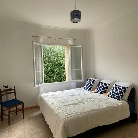 Captivating 2-bed, 1 Bath Cottage, Private Garden & Shared Pool In * Sauve
