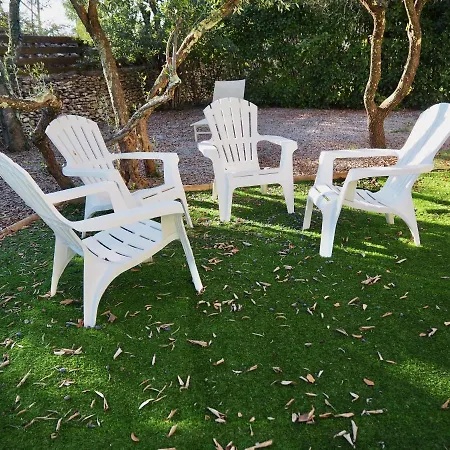 Holiday home Captivating 2-bed, 1 Bath Cottage, Private Garden & Shared Pool In