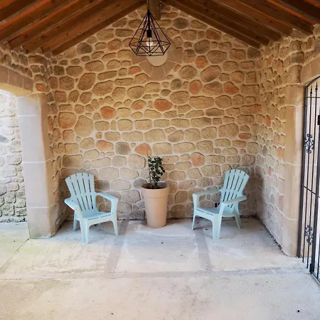 Captivating 2-bed, 1 Bath Cottage, Private Garden & Shared Pool In * Sauve